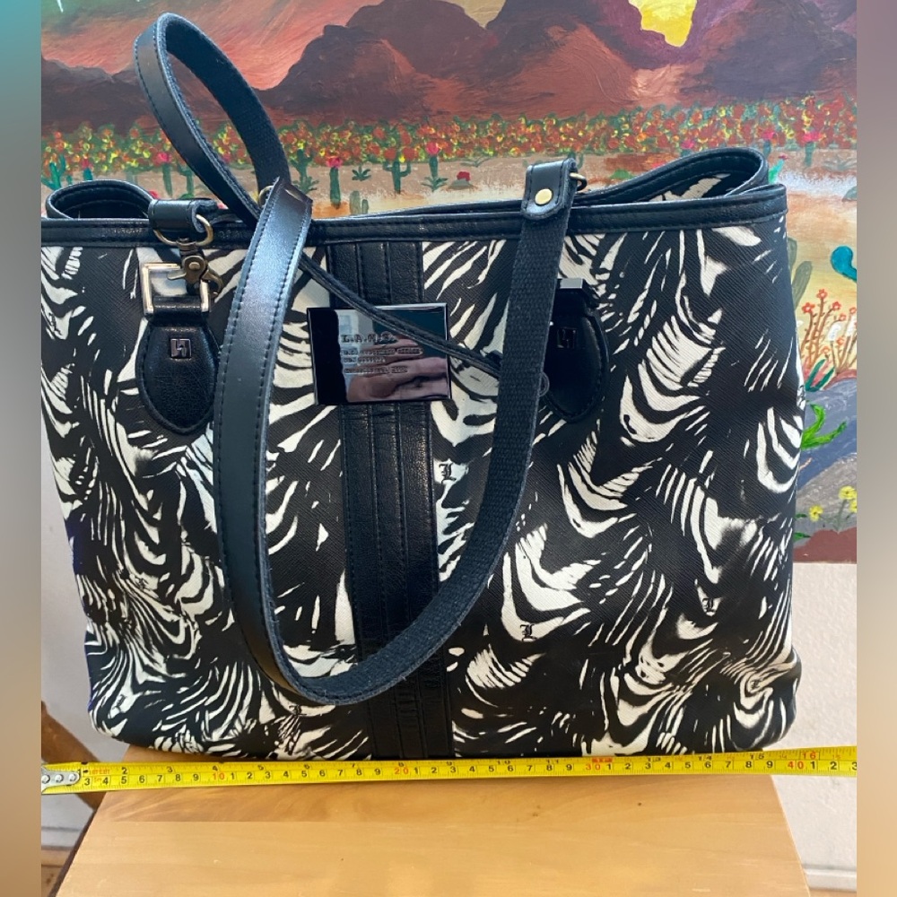 L.A.M.B. by Gwen Stefani Percy X-Large Vintage Tote Handbag, Blk/Wht,Leather PVC - Picture 11 of 16